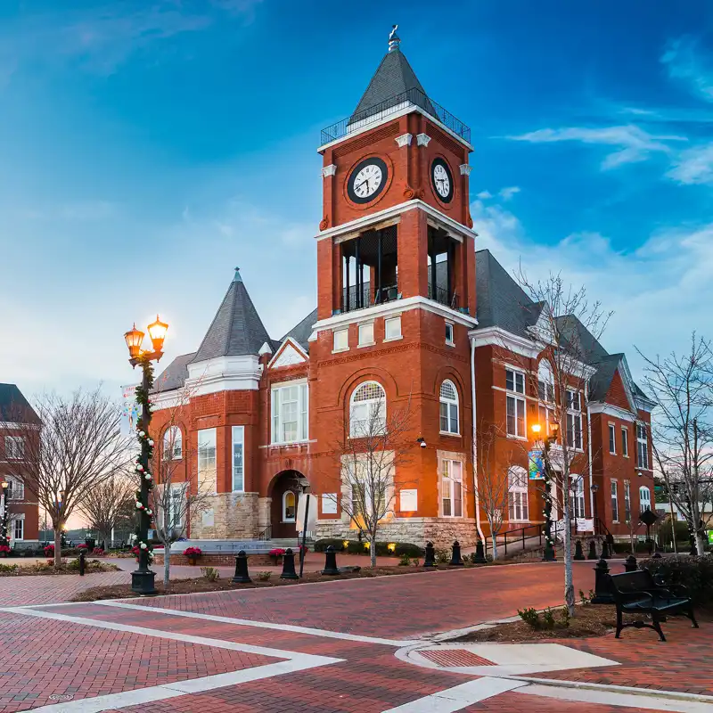Street view of an old government building in a town square.